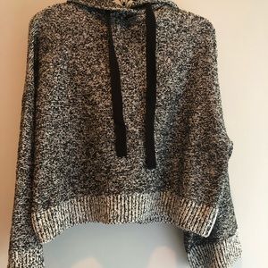 Cropped sweater with hood